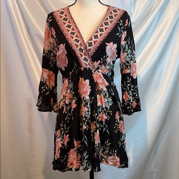 Billabong Dresses & Skirts - Billabong Divine black with pink floral dress L
